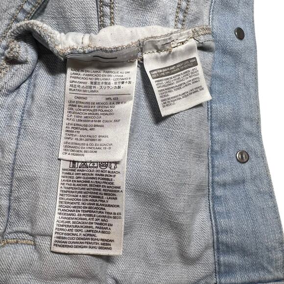 SOLD Levi’s Lightwash Jean Jacket Size Small - Picture 10 of 12